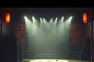 《老周的第二春》社区小广场剧照